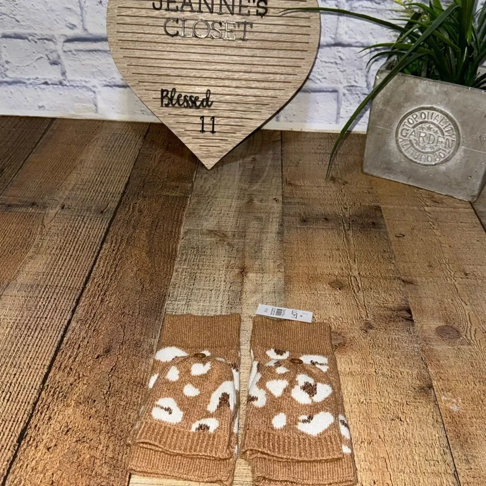 Nwt loft tan hooded fingerless gloves